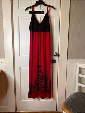 Amoureuse Red & Black Lace Floral